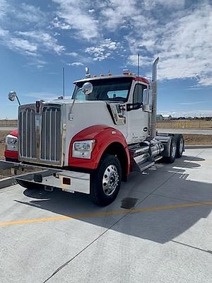 2022 Kenworth W990 - Day Cab