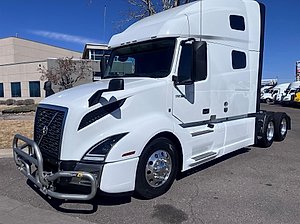 2022 Volvo VNL 760 - Sleeper Truck