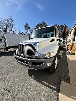 2019 International DuraStar 4300 - Box Van