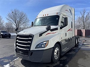 2021 Freightliner Cascadia 126 - Sleeper Truck