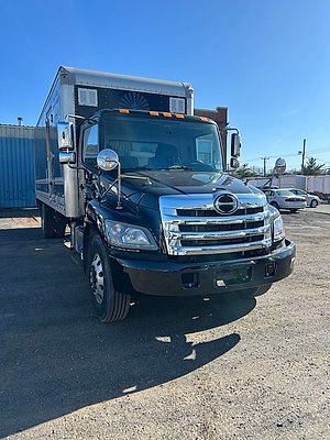 2018 Hino 268A - Box Truck