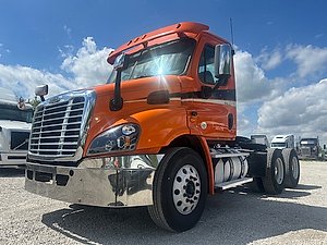 2015 Freightliner CA113DC - Daycab 2015 Freightliner CA113DC - Daycab