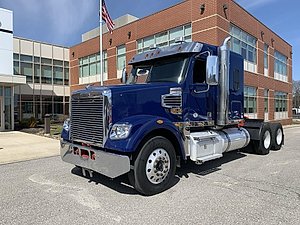 2021 Freightliner Coronado - Sleeper Truck