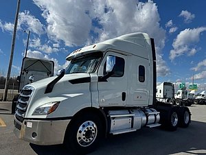 2020 Freightliner Cascadia - Sleeper Truck