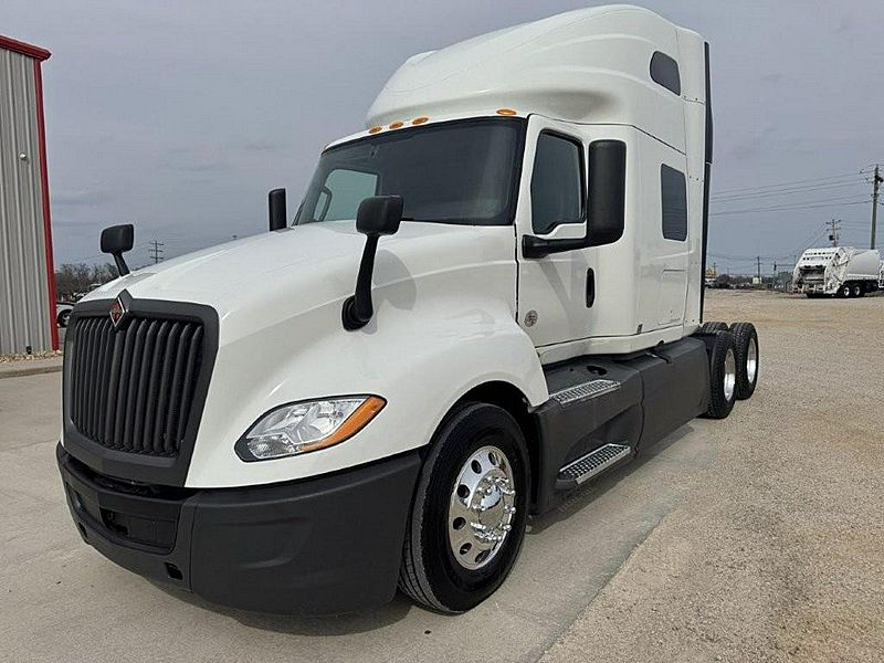 2022 International LT625