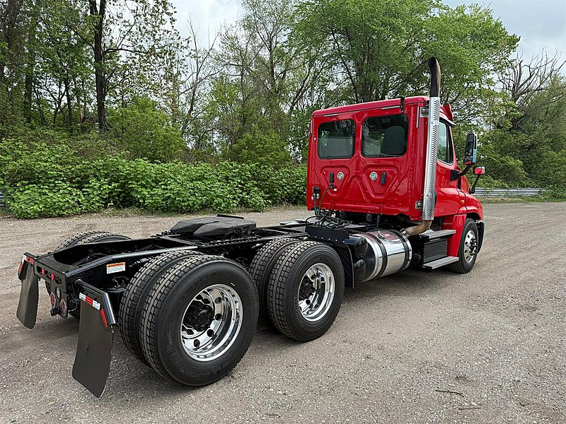 2020 Freightliner Cascadia 125