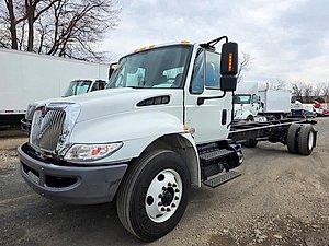 2019 International DuraStar 4300 - Box Van