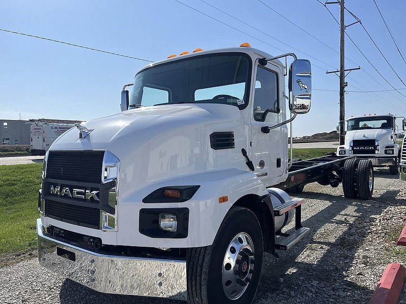 2025 Mack MD642