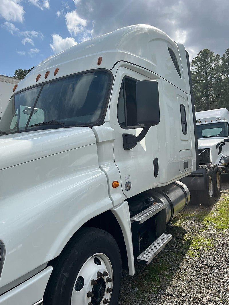 2020 Freightliner CASCADIA 125