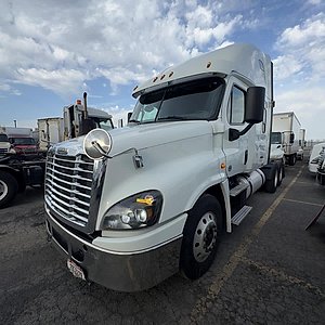 2019 Freightliner Cascadia 125 - Sleeper Truck