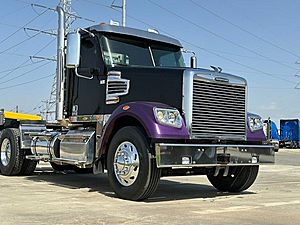 2020 Freightliner 122SD - Day Cab
