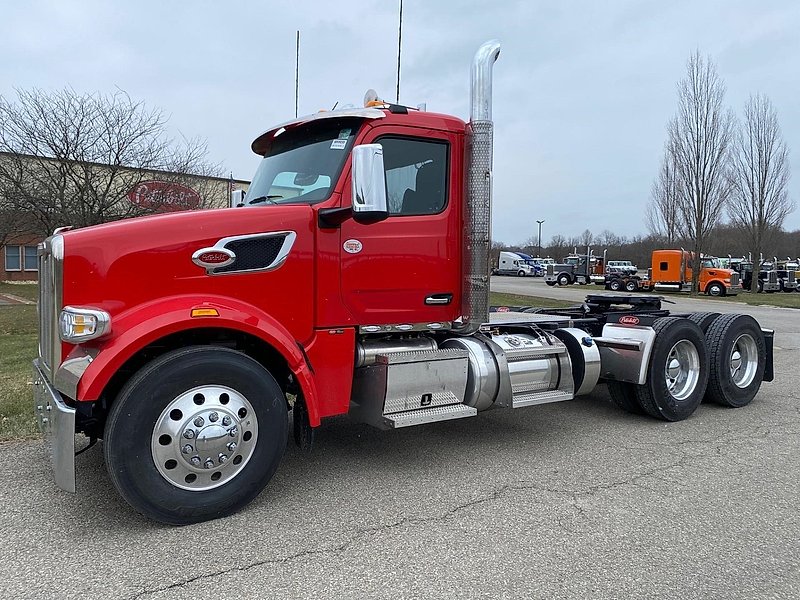 2025 Peterbilt 567