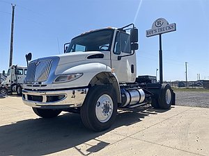 2016 International DuraStar 4400 - Day Cab