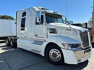 2022 Western Star 5700XE - Sleeper Truck