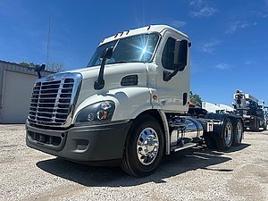 2019 Freightliner CA113DC - Daycab 2019 Freightliner CA113DC - Daycab
