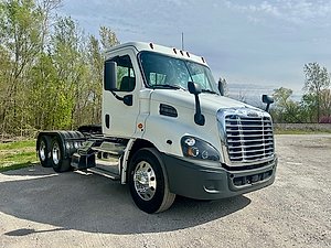 2019 Freightliner CA113DC - Daycab 2019 Freightliner CA113DC - Daycab