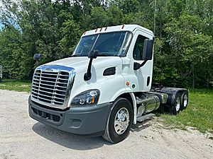 2019 Freightliner CA113DC - Daycab 2019 Freightliner CA113DC - Daycab