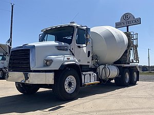 2019 Freightliner 114SD - Mixer