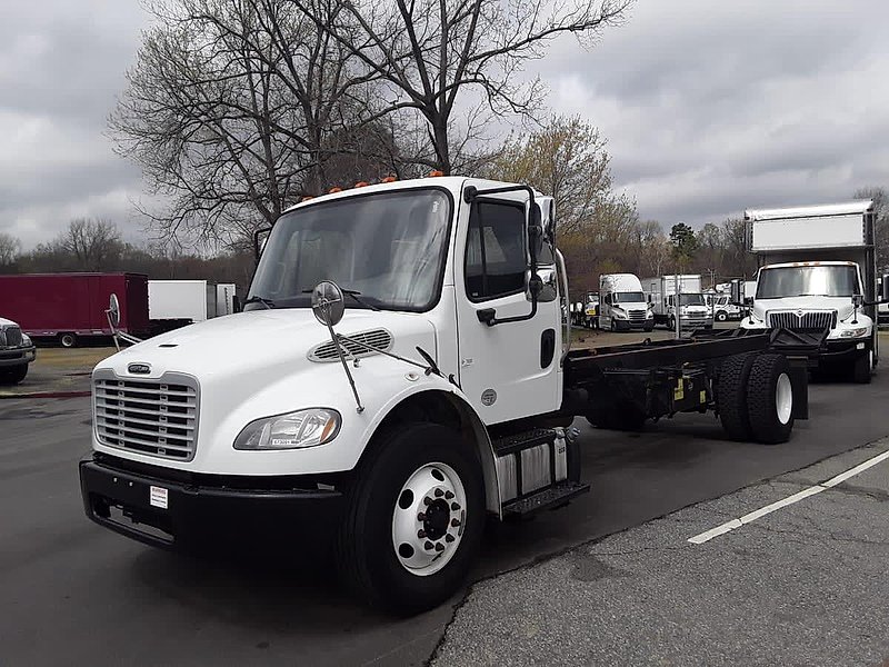 2017 Freightliner M2 106