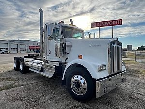 2026 Kenworth W900L - Day Cab