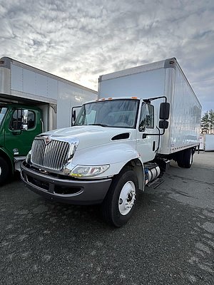 2018 International DuraStar 4300 - Box Van
