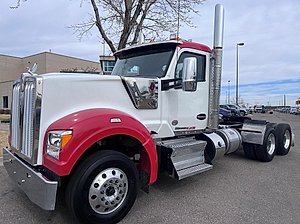 2020 Kenworth W990 - Day Cab