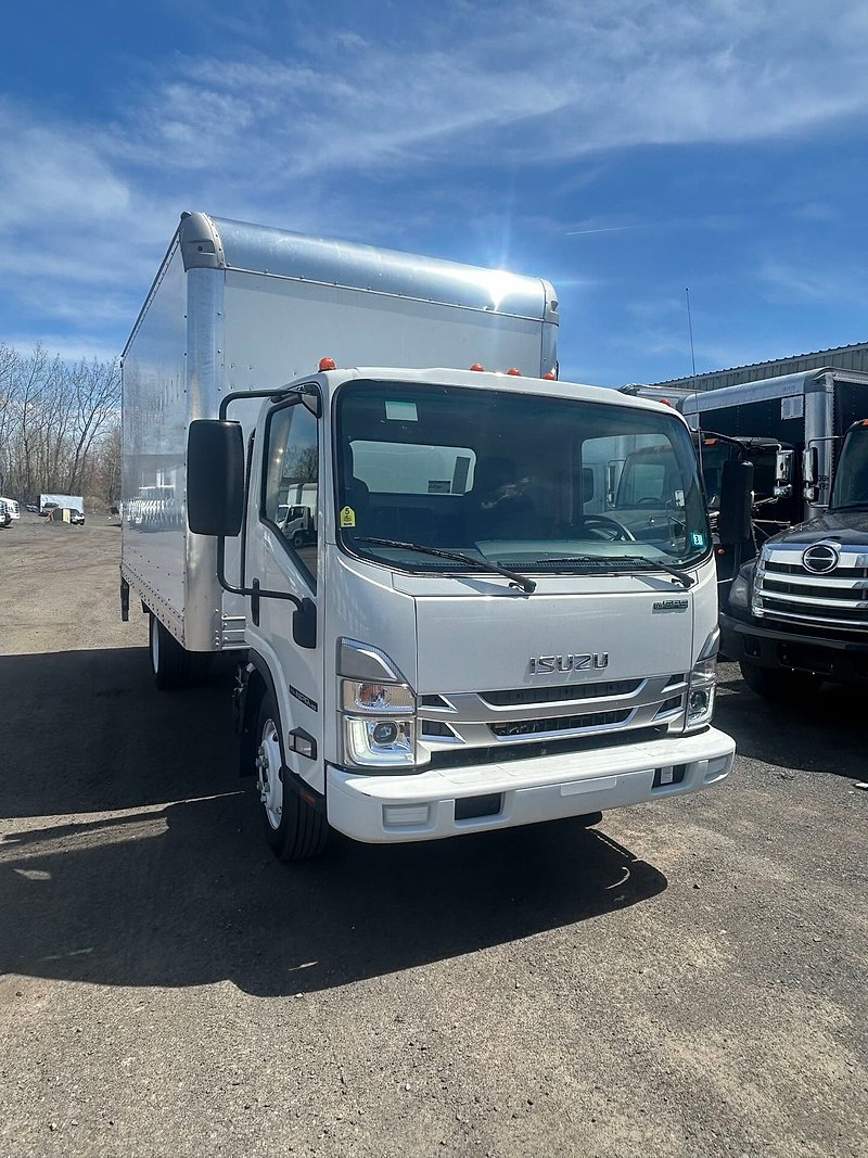2024 Isuzu NPR HD