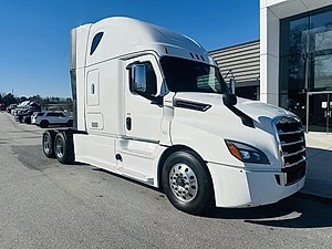 2020 Freightliner Cascadia 126 - Sleeper Truck
