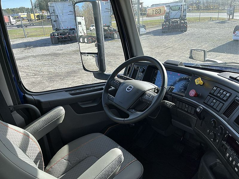 2025 Volvo VNL