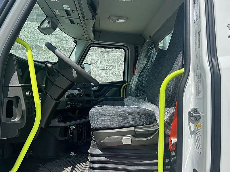 2025 Volvo VNL
