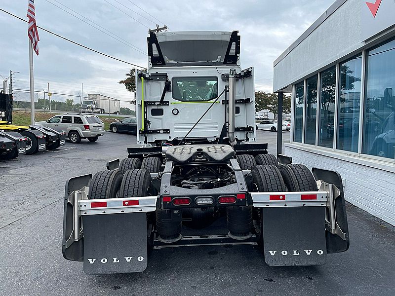 2025 Volvo VNL