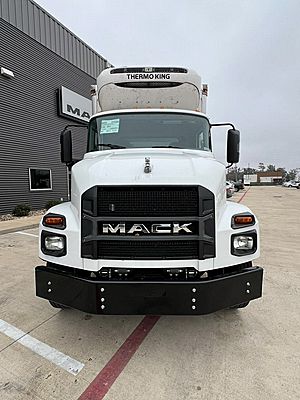 2025 Mack MD6 - Refrigerated Van