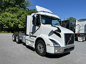 2025 Volvo VNR64T300 - Day Cab