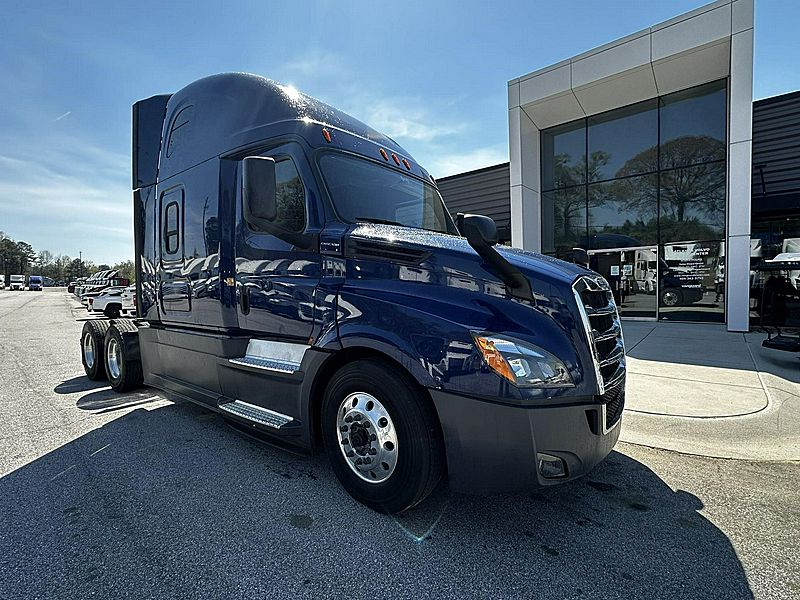 2020 Freightliner CASCADIA 126