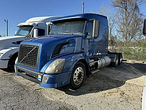 2012 Volvo VNL64T430 - Sleeper Truck