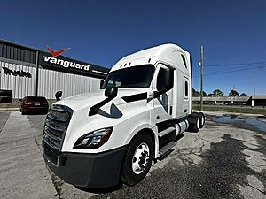 2019 Freightliner Cascadia 126 - Sleeper Truck