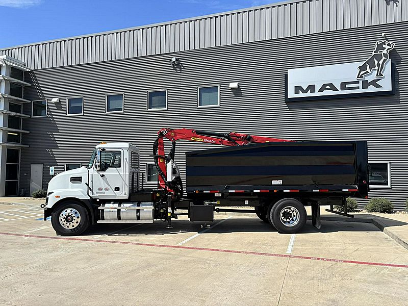 2025 Mack MD7