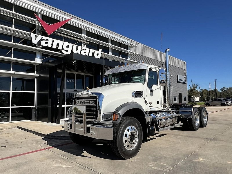 2025 Mack GRANITE 64FT