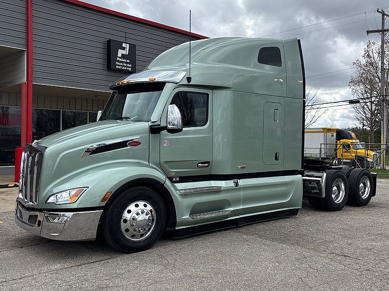 2024 Peterbilt 579
