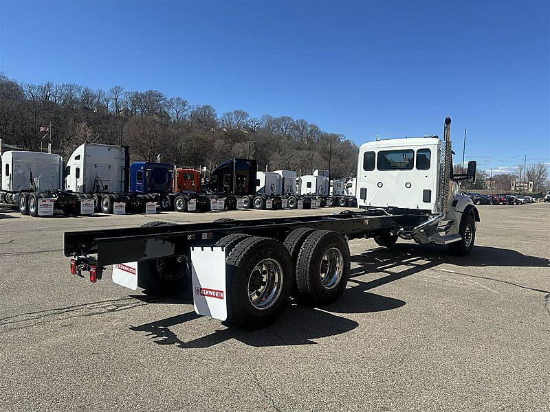 2025 Kenworth T880