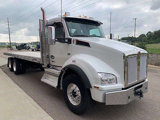 2025-kenworth-t880.2.jpg