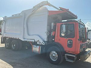 2013 Mack MRU613 - Refuse Truck