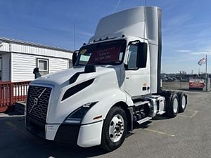 2020 Volvo VNL64T-300