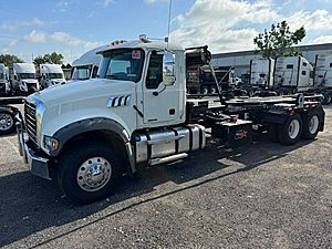 2024 Mack Granite GR64F - Roll-Off