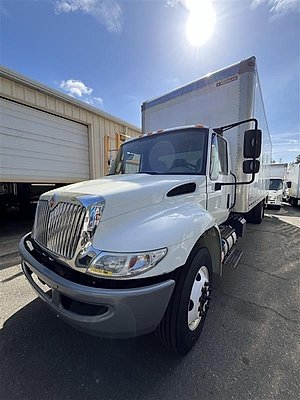 2018 International DuraStar 4300 - Box Van