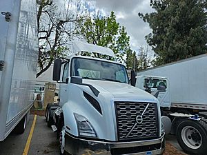 2019 Volvo VNL64T-300 - Day Cab