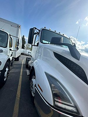 2019 Volvo VNL64T-300 - Day Cab
