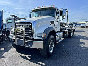 2025 Mack Granite GR64F - Roll-Off