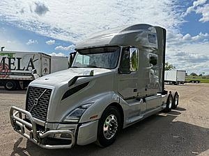 2021 Volvo VNL 760 - Sleeper Truck