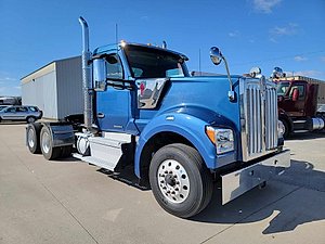 2021 Kenworth W990